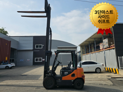 4935시간 준신차급! 두산 D25S-5 2.5톤 사이드쉬프트 …