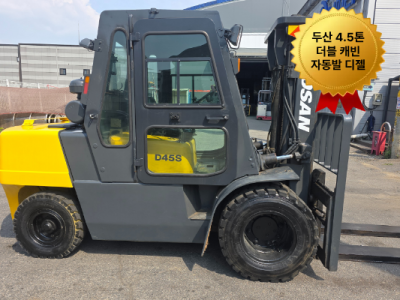 저렴한 중고지게차 두산 4.5톤 더블 캐빈 자동발 디젤지게차 1…