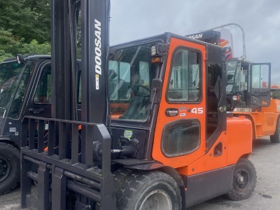 두산 4.5톤,2017년식, 지게차 임대, 매매합니다.