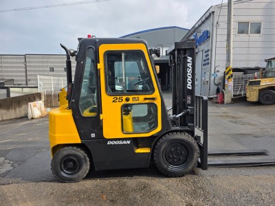 특A급 중고지게차 매매 두산 2.5톤 노랭이 캐빈 06년식 디젤…