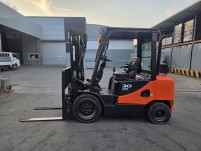 특A급 두산 3톤 3단마스트 17년식 디젤지게차 중고지게차 …