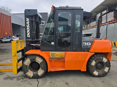 중고지게차 매매 두산 7톤 자동발 캐빈 디젤지게차 1850만원