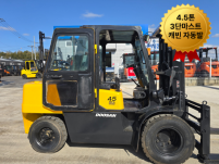 지게차 A급 두산 4.5톤 3단마스트 캐빈 자동발 디젤지게차…