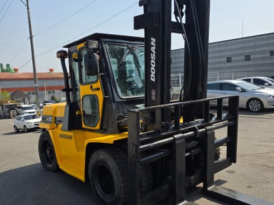 중고지게차 매매 두산 7톤 하이마스트 4m 인상 자동발 캐빈 디…