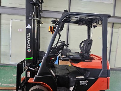 신품급 2019년식 도요타 8FB15 좌식 1.5톤 전동지게차 …