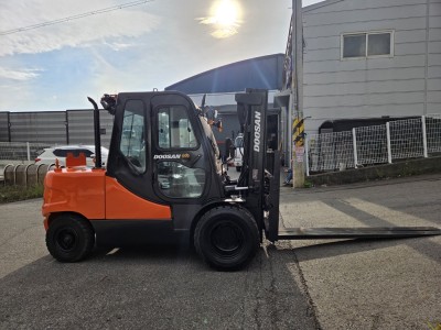 특A급 중고지게차 두산 4.5톤 풀옵션 자동발 디젤지게차