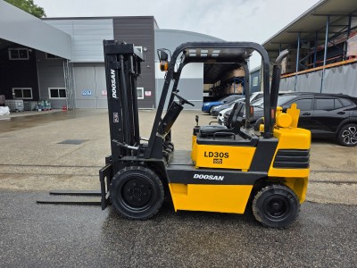 중고지게차 두산 3톤 습식브레이크 디젤지게차 850만원