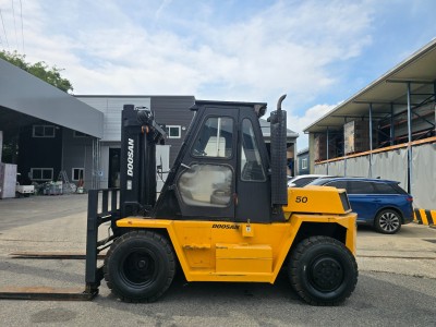 할인 특가] 중고지게차 매매 두산 5톤 캐빈 자동발