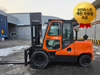 중고지게차 A급 두산 4.5톤 3단마스트 캐빈 자동발 디젤지…