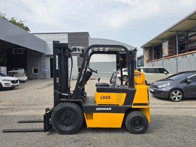 중고지게차 두산 2.5톤 사이드쉬프트 디젤지게차