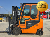 중고지게차 두산 2.5톤 20년식 캐빈 쉬프트 카운터 좌식 …