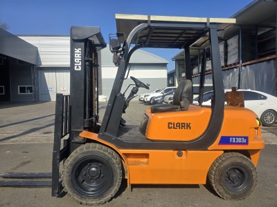 저렴한 중고지게차 클라크 3톤 04년식 디젤지게차 900만원 싸…