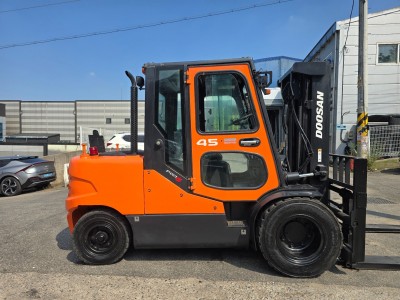 중고지게차 두산 4.5톤 2012년식 자동발 캐빈 디젤지게차