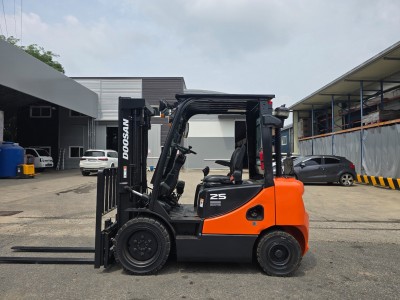 중고지게차 준신차급 두산 2.5톤 2018년식 자동발 디젤지게차