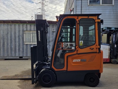 [초특가 판매] 2020년 두산 2.5톤 전동지게차 B25S-7