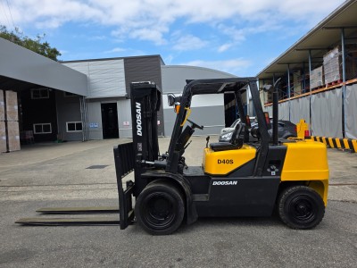 저렴한 중고지게차 두산 4톤 더블 6기통엔진 디젤지게차 950만