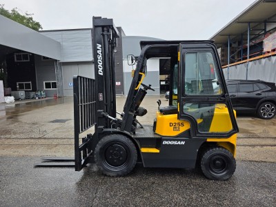 중고지게차 매매 두산 2.5톤 노랭이 캐빈 디젤지게차 1100만…