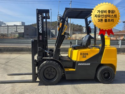 저렴한 중고지게차 두산 3톤 폴프리 디젤지게차 1100만원