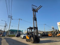 두산 2톤 디젤지게차 (3단마스트 / 얀마엔진) 가성비에 작…