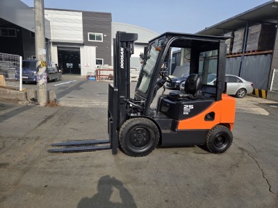 중고지게차 두산 2.5톤 반캐빈 13년식 디젤지게차 싸게 팝니다…