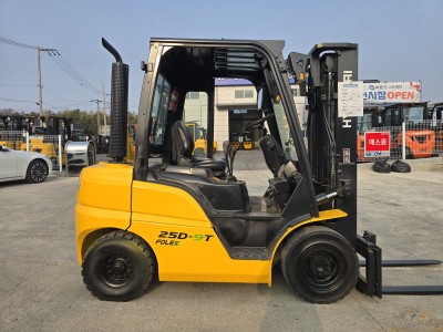 현대 2.5톤 14년식 반캐빈 쉬프트 디젤지게차 중고지게차