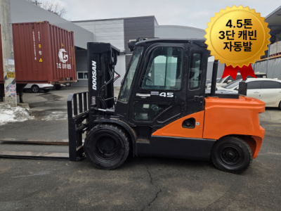중고지게차 매매 A급 두산 4.5톤 3단 17년식 캐빈 자동발 …