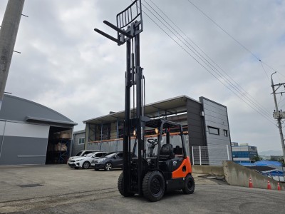 중고지게차 저렴한 두산 2.5톤 3단마스트 디젤지게차