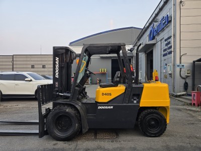 힘 좋은 DB58 엔진 탑재! 두산 4톤 디젤지게차 특가 매물