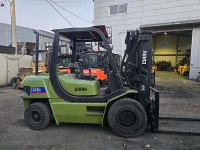 107번 중고지게차 4톤 3단 자동발 지게차(1400만원->11…