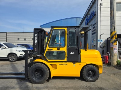 현대 4.5톤 디젤지게차 싸게팝니다! 풀캐빈+자동발 / 타이어 …