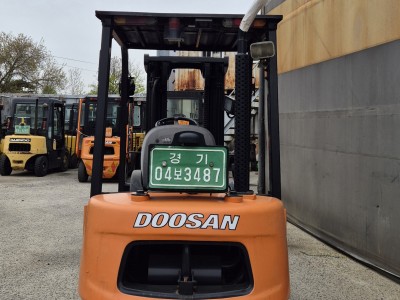 두산D20S-5 2009년식 3단마스트,전 후 통타이어