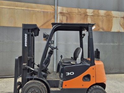 두산D20S-5/2009년식 3단마스트,통타이어