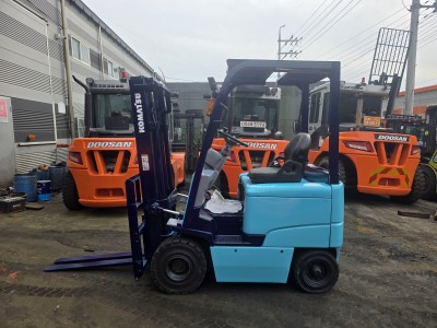 고마츠 1.5톤 3미터상승 좌승식 전동지게차 저가형 저렴하게 팝…