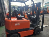 도요타 2.5톤 3m 좌식전동 전기지게차 저렴하게 팝니다.