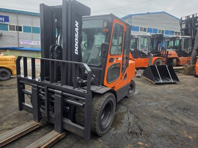 17년식 두산지게차 D45SE-7 디젤 4.5톤 중고지게차