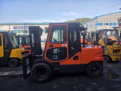 중고지게차 D45S-5 두산 4.5톤 3단마스트(원붐) 4스풀,…