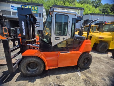 두산지게차 D50S-7 디젤 5톤 풀옵션 중고지게차 | 짧은 가…