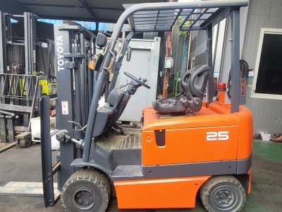 도요타 2.5톤 좌식전동 전기지게차 저렴하게 팝니다.