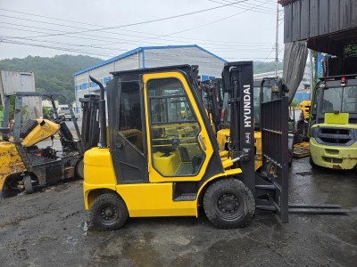 11년식 현대지게차 25DE 디젤 2.5톤 중고지게차