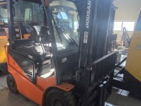 두산 2톤 리튬 좌식 3M 자동발 전동 전기지게차