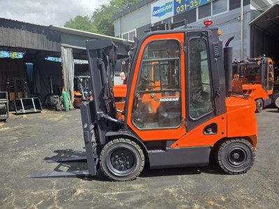 18년식 두산지게차 D30S-7 디젤 3톤 3단마스트 중고지게차