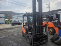 두산 3톤 3단 7m 신차급 디젤 중고지게차