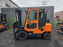 두산 3톤 싸이드쉬프트 캐빈 중고지게차