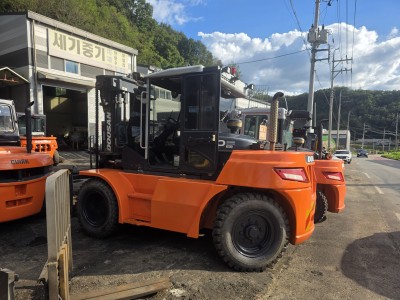 두산 8톤 듀얼3단마스트 5스플, 풀옵션 디젤중고지게차, 윈치포…