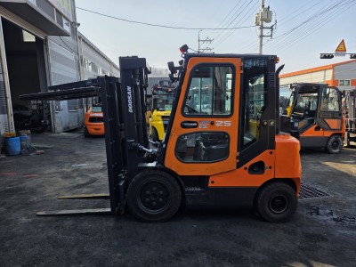 두산 2.5톤 로드스태빌라이져 디젤 중고지게차 보고가세요