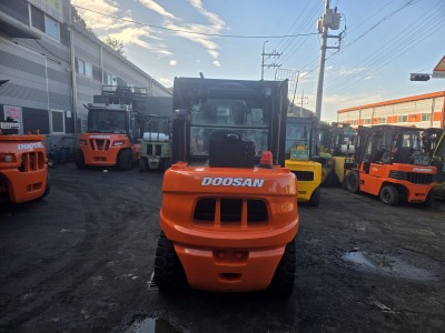 중고지게차 두산 4.5톤 3단마스트(원붐) 4스풀, 편개자동발,…