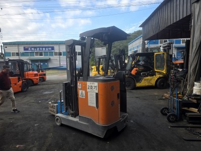 두산 1.5톤 5m 입식전동 전기지게차