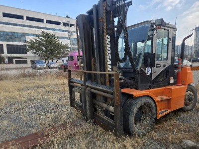 15년식 두산 7톤 듀얼3단 5m 풀옵션 중고지게차