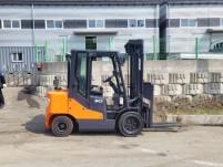 두산 3톤 중고지게차 - 3단