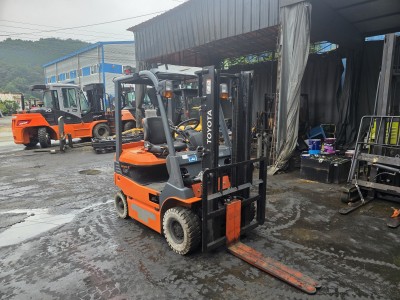 도요타 1.5톤 리튬배터리 좌식전동 전기지게차 신품배터리